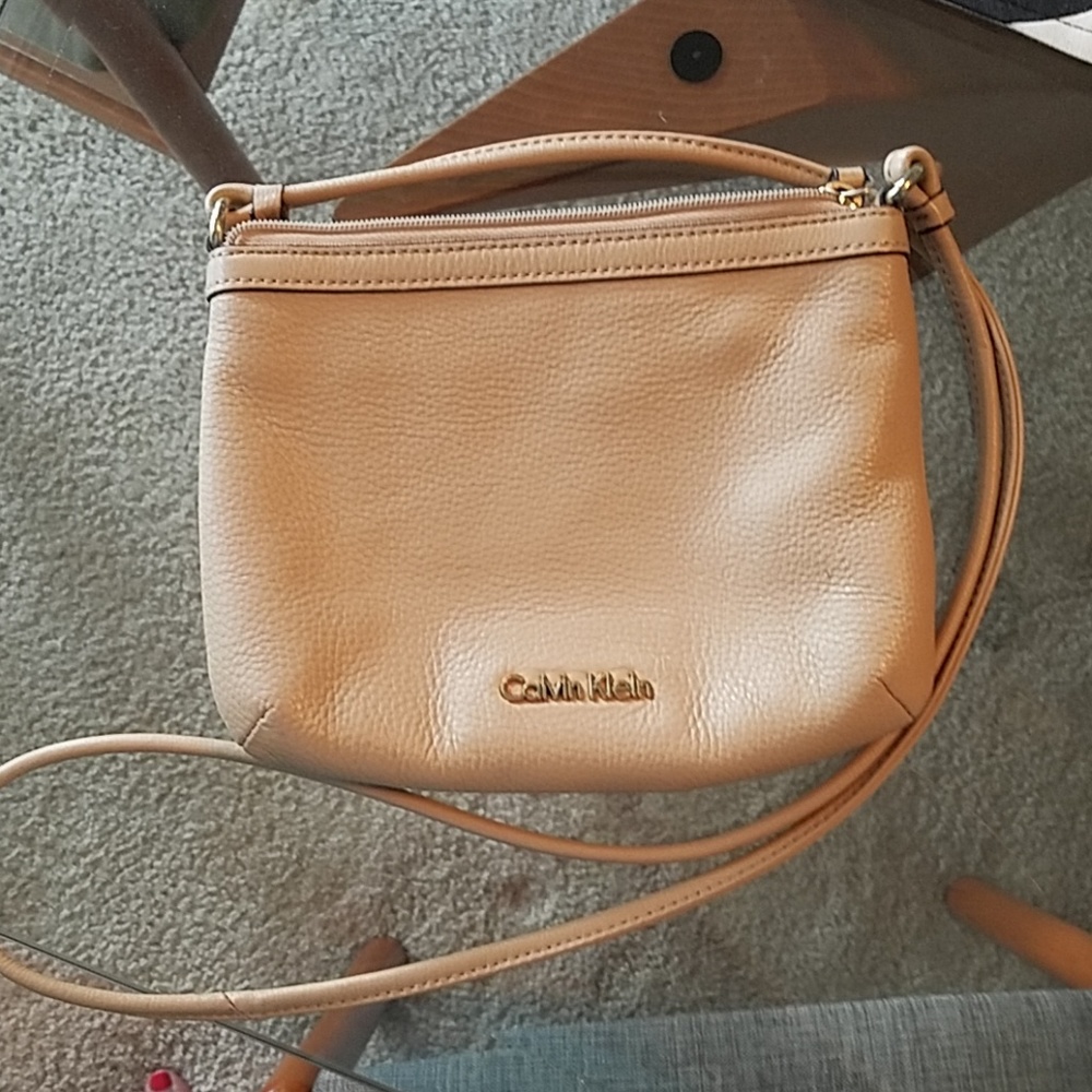 Beautiful small tan leather bag by Calvin Klein - Picture 3 of 4